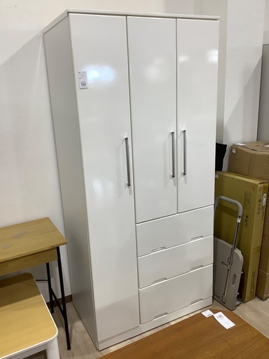 ニトリ　ワードローブ　ホワイト　3枚扉　入荷致しました！