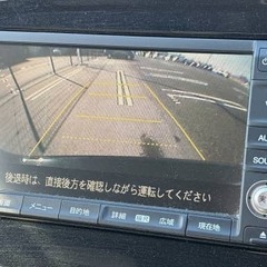 ブラックボディに明るい内装のハイブリッドの画像