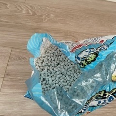 青く色が変わる紙製のネコ砂14Ｌ ビバホーム 猫砂 ネコ砂 ペット 猫用品 猫砂・猫トイレの画像