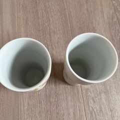 ビアカップとワイングラスの画像