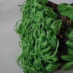 １周年記念セール開催‼️３月１５日まで。刺繍糸  １００束  エ...