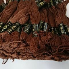 １周年記念セール開催‼️３月１５日まで。刺繍糸  １００束  エ...