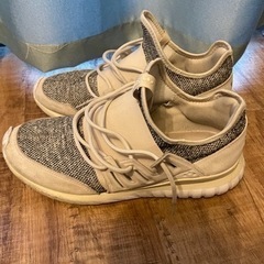 adidasのスニーカー靴/バッグ 靴 スニーカーの画像