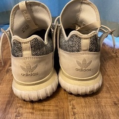 adidasのスニーカー靴/バッグ 靴 スニーカーの画像