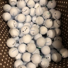 ゴルフスタンドバッグとボールの画像