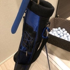 ゴルフスタンドバッグとボールの画像