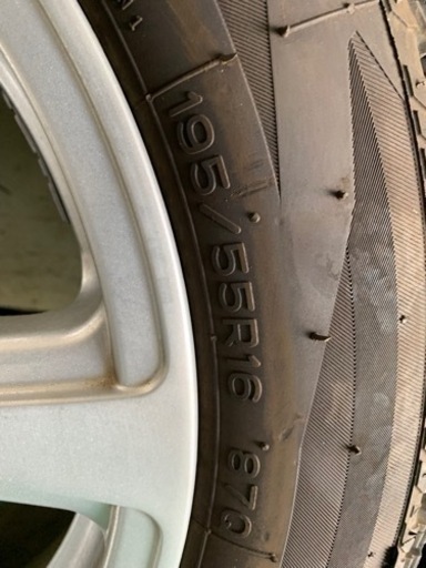 車のパーツ タイヤ、ホイール