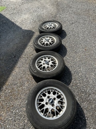 車のパーツ タイヤ、ホイール