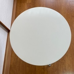 折りたたみ丸テーブルの画像