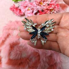 新品♡蝶々❤ゴージャス♡キラキラ❤ビジュー付き❤ブローチの画像