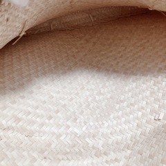 カンボジア製　天然素材　ハンドメイド:編みバッグ:難ありの画像