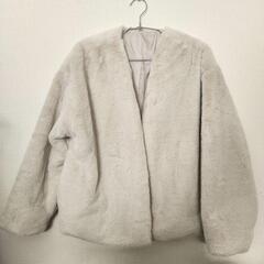 新品!!moment+ フェイクファーノーカラージャケット（裏地付き）の画像