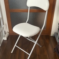 折りたたみハイテーブルと椅子2脚の画像