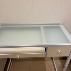 パソコンデスクの画像