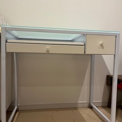 パソコンデスクの画像