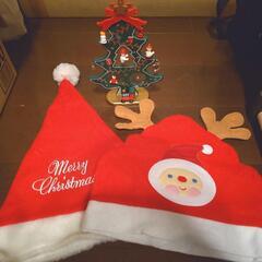 サンタ帽▪トナカイ帽とミニツリーと、クリスマス ツリー  の画像
