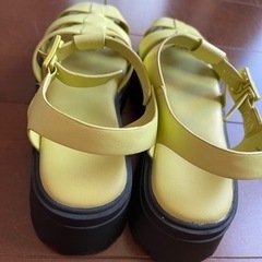 厚底サンダルの画像