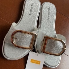 新品　サンダルの画像