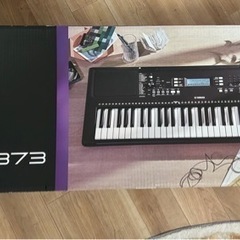 電子ピアノPSR-E373ヤマハペダル付きシンセサイザーの画像
