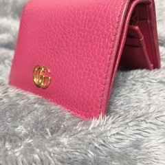 🩵GUCCI  二つ折り財布 ピンク 美品🩵の画像