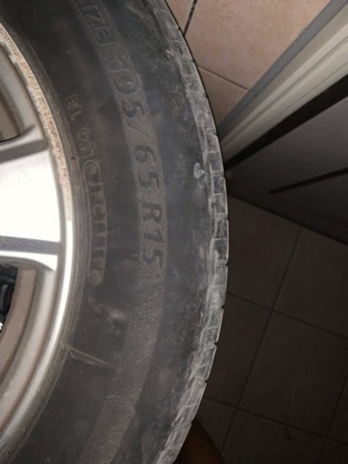車のパーツ タイヤ、ホイール