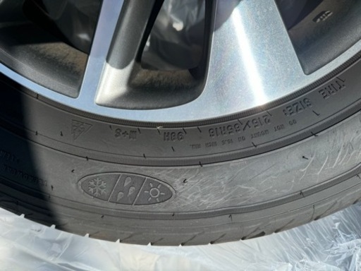 車、ホイル、タイヤ