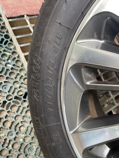 車のパーツ タイヤ、ホイール