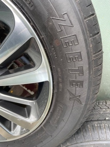 車のパーツ タイヤ、ホイール