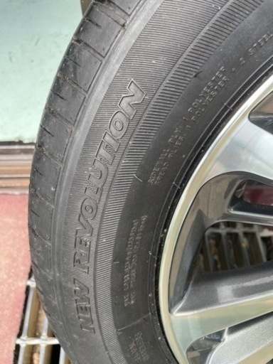 車のパーツ タイヤ、ホイール
