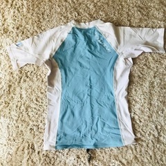 ラッシュガード　body glove 日除け　日焼け止め　海の画像