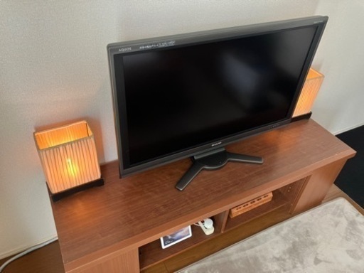 【値下げ！】AQUOSテレビ、テレビ台、バリの照明のみ