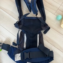 美品 (プレゼント付）　エルゴ オムニ スリーシックスティ クールエア 抱っこ紐 新生児 対面 前向き 腰抱き おんぶ プレミアムモデル ベビーキャリー Ergobaby OMNI360の画像