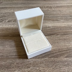 指輪の箱　指輪が2つ並べて入ります
