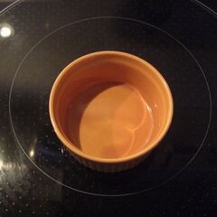 陶器　小皿　サイズ7.5㎝ｘ3.5㎝　ブラウン色の画像