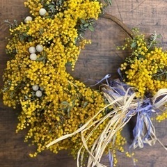 ミモザのドライフラワーリースの画像
