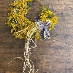 ミモザのドライフラワーリースの画像