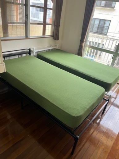 シングル　ベッドフレーム、マットレス