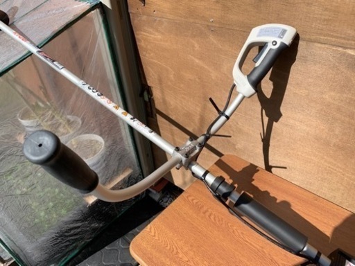 【受け渡し完了
】京セラ(Kyocera) 旧リョービ 刈払機 草刈機 AK-6000 軽量チップソー付