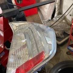 30プリウス  右テールランプその他の画像