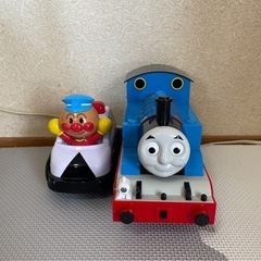 トーマス　アンパンマン　車　おもちゃ　