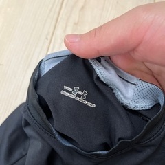 アンダーアーマー　キッズ　アンダーシャツ　YMDサイズの画像