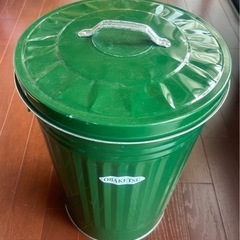 ブリキ缶の画像