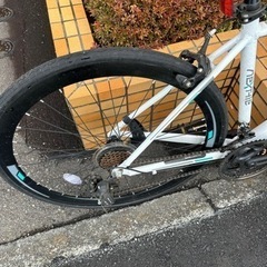 自転車 クロスバイクの画像