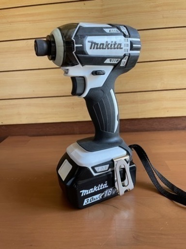 マキタ インパクトドライバー 18V  バッテリー2個付き　TD 149D