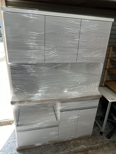 リサイクルショップどりーむ天保山店　No12272 　食器棚　未使用品　ホワイト　木目調　超美品　現品限り　配達設置可能　早い者勝ち