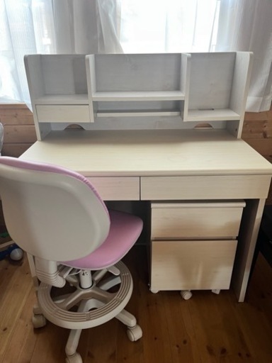 シンプル学習机　回るチェアー付き！