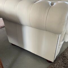 チェスターフィールドソファ 1人掛け ホワイトレザー(総革張り) チェスターフィールドソファ 1人掛け ホワイトレザー(総革張り)