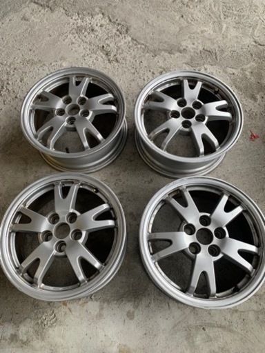 車のパーツ タイヤ、ホイール