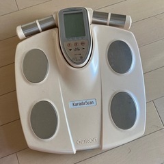 ⭐️お渡し確定⭐️23日まで非対面でお渡し可/OMRON/体重計／体脂肪計の画像