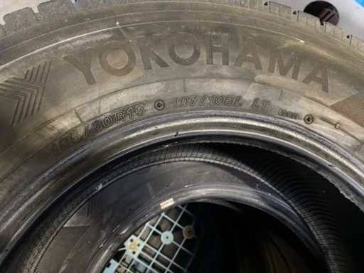 200系ハイエース　　スタッドレスタイヤ